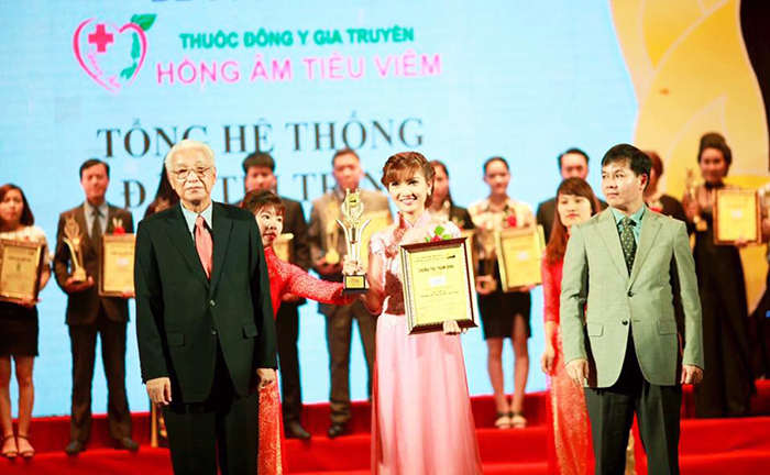 Đông Y Lan Chi nhận giải thưởng THƯƠNG HIỆU - NHÃN HIỆU NỔI TIẾNG 2017
